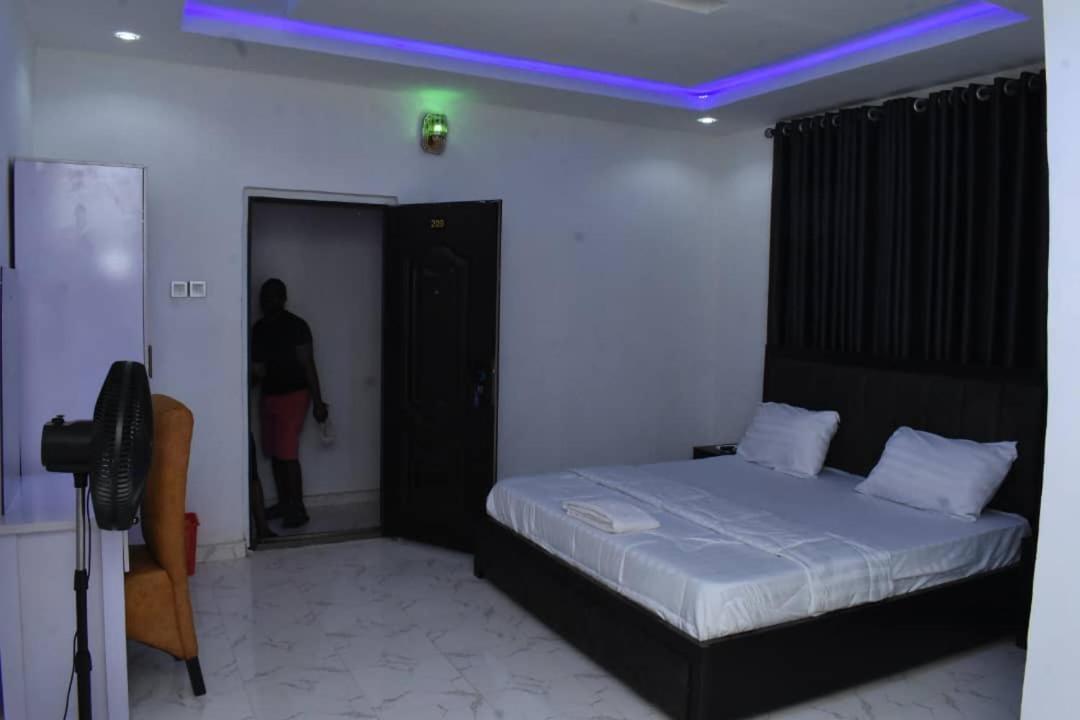 Mc Rica Hotel Lagos Exterior photo